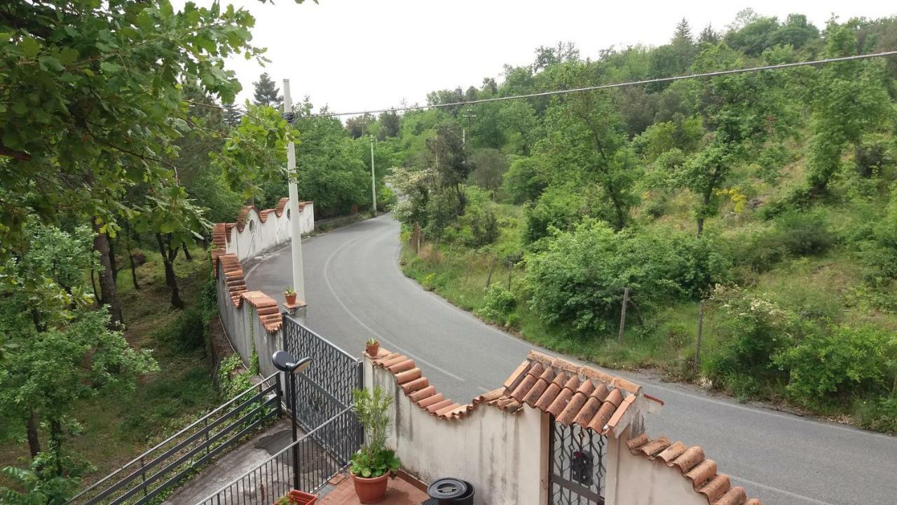 B&B Le Tre Rose Di Maria Pedara Εξωτερικό φωτογραφία