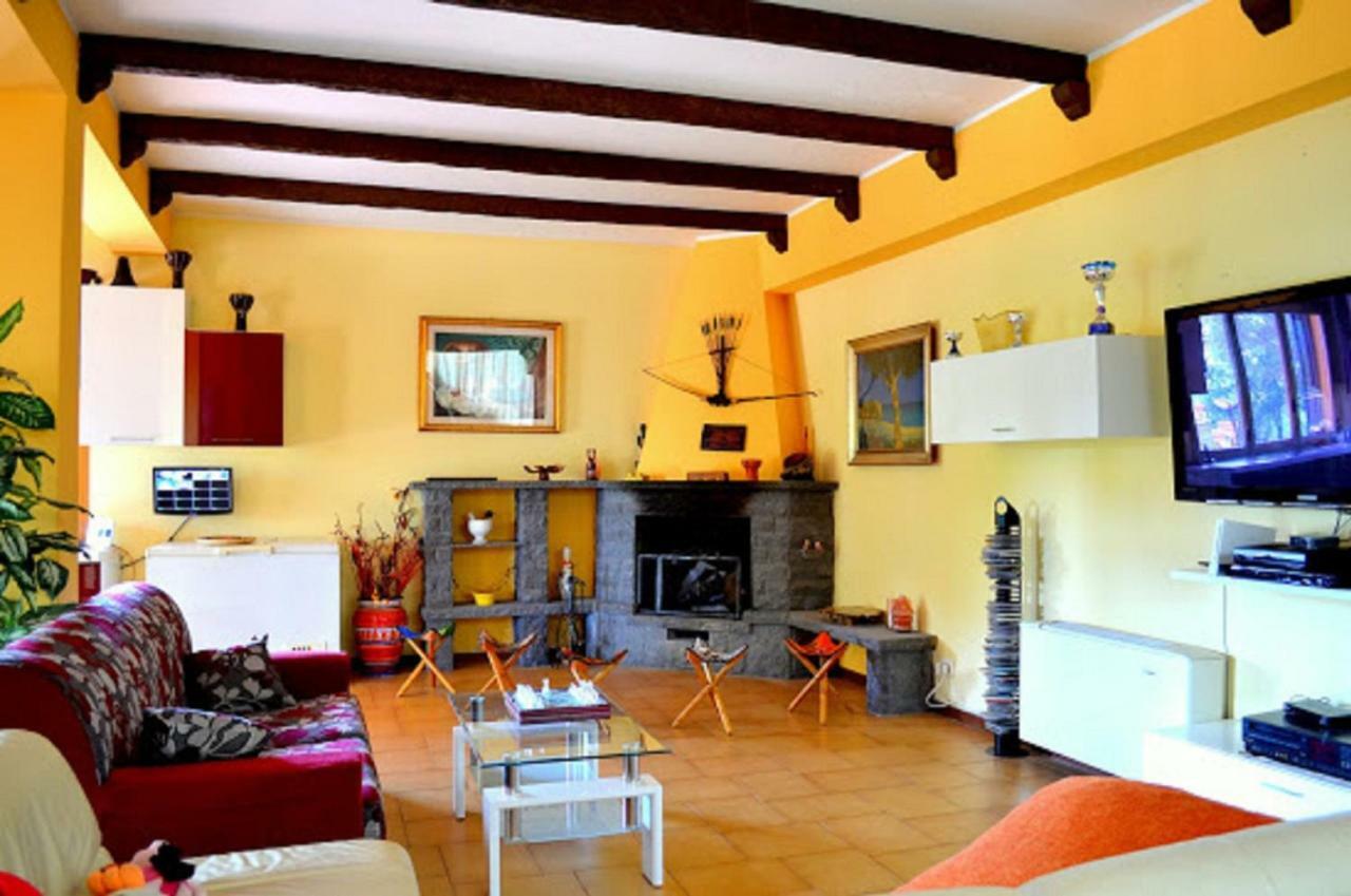 B&B Le Tre Rose Di Maria Pedara Εξωτερικό φωτογραφία